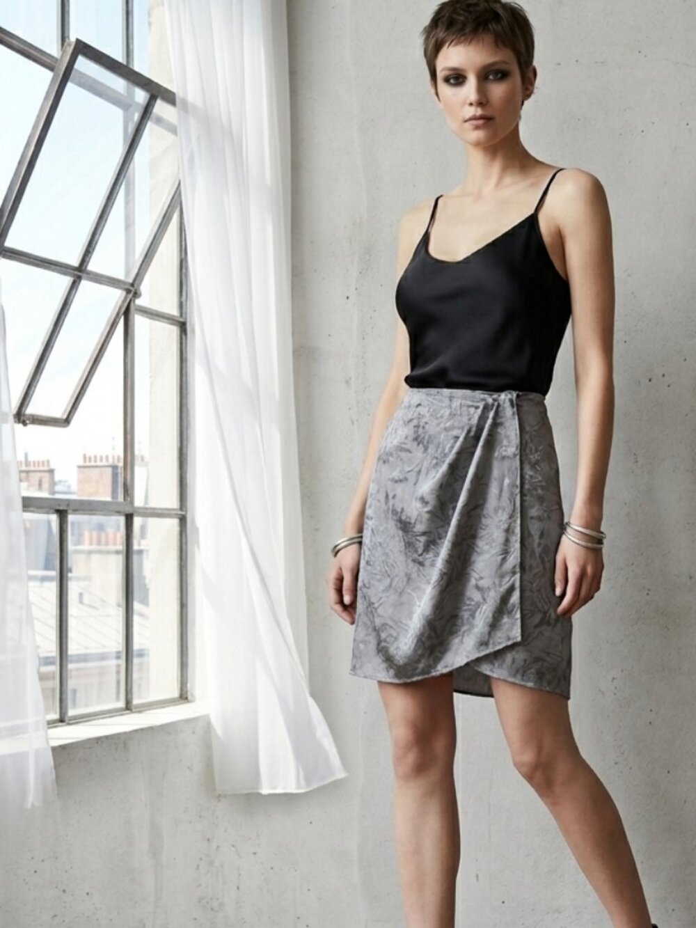 DKNY 100% Silk Silver drape Mini Skirt EUC Quiet Luxury 6
